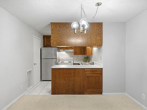 5th image of 742 County Road F W APT B