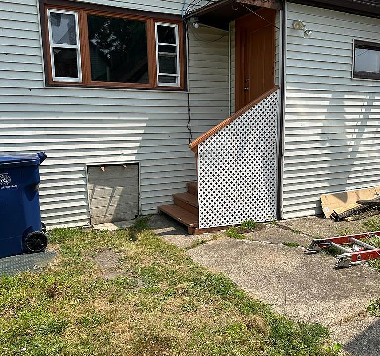 1st image of 165 Gibson St