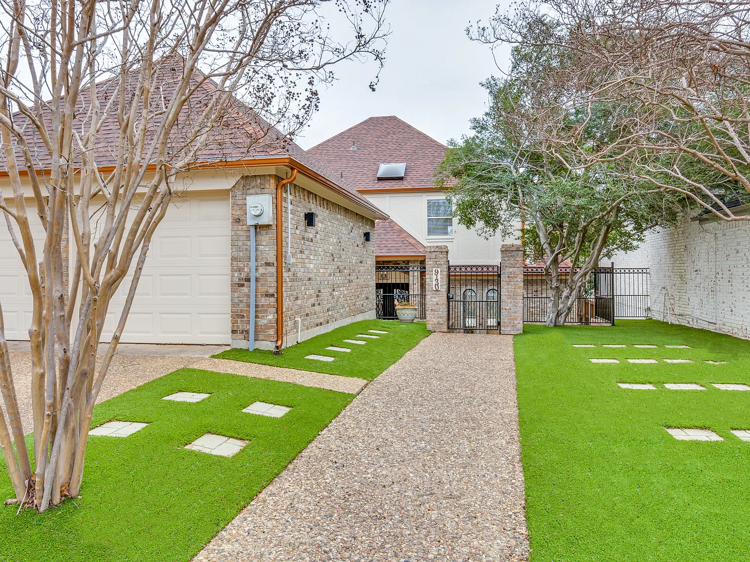 3 bed, 2.5 bath, 2161 sqft, $5,089 — Photo 2