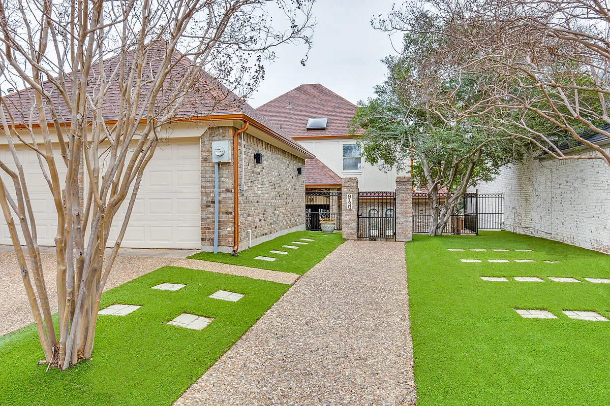 Building Photo - 9130 Valley Chapel Ln
