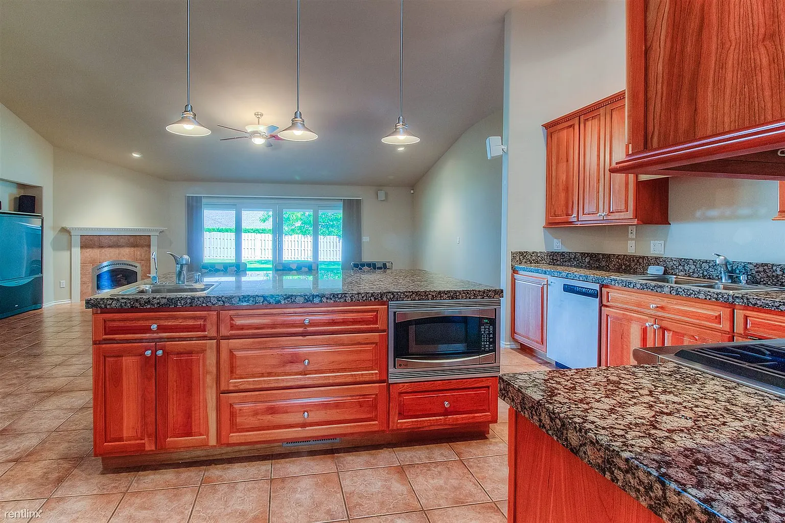 711 Country Club Dr photo 1