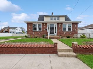 332 S 8th St, Lindenhurst, NY 11757