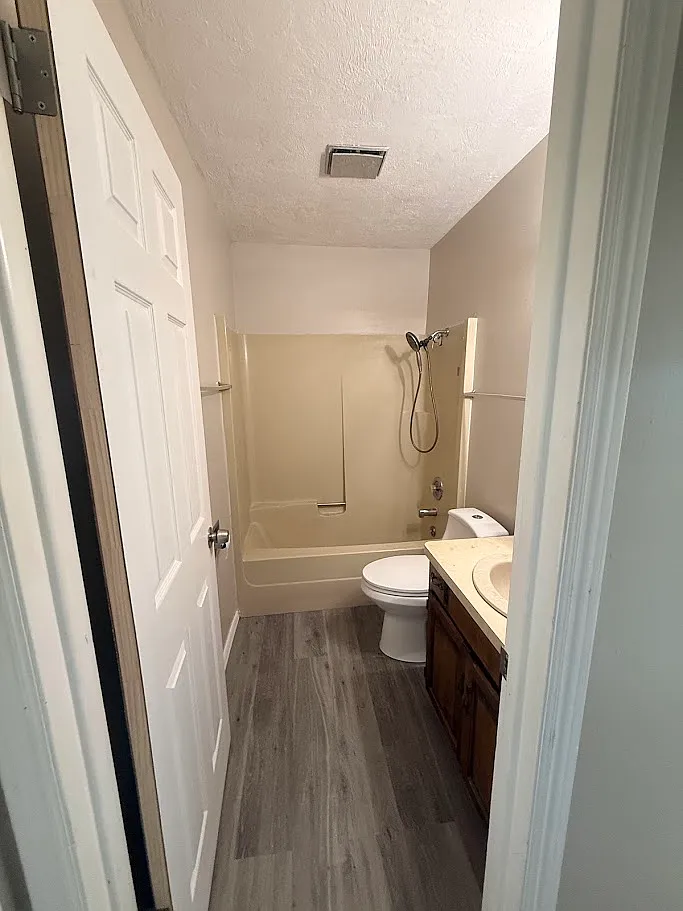 3 bed, 1.5 bath, 1550 sqft, $1,600 — Photo 3