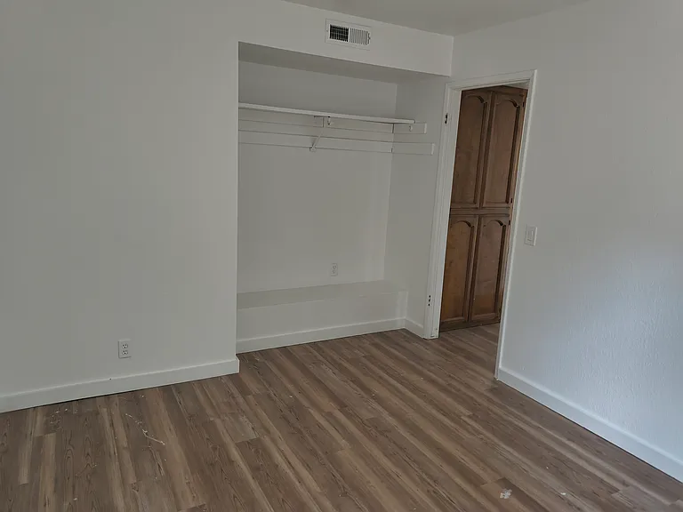 310 Saint Michael Ct — Photo 2