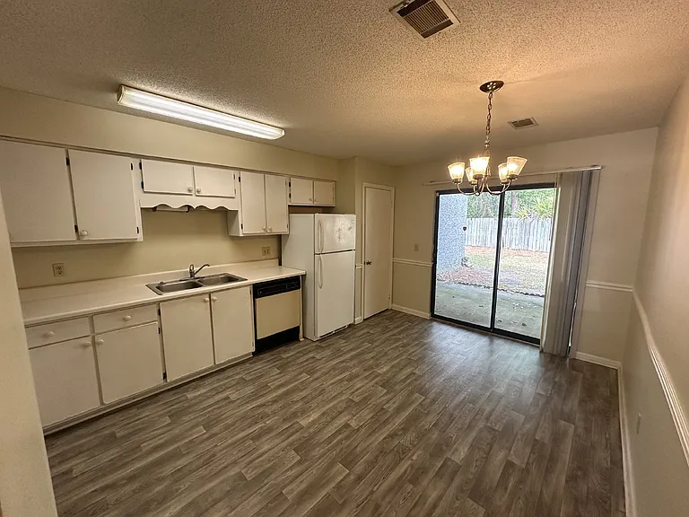 910 Brett Dr #19 — Photo 4