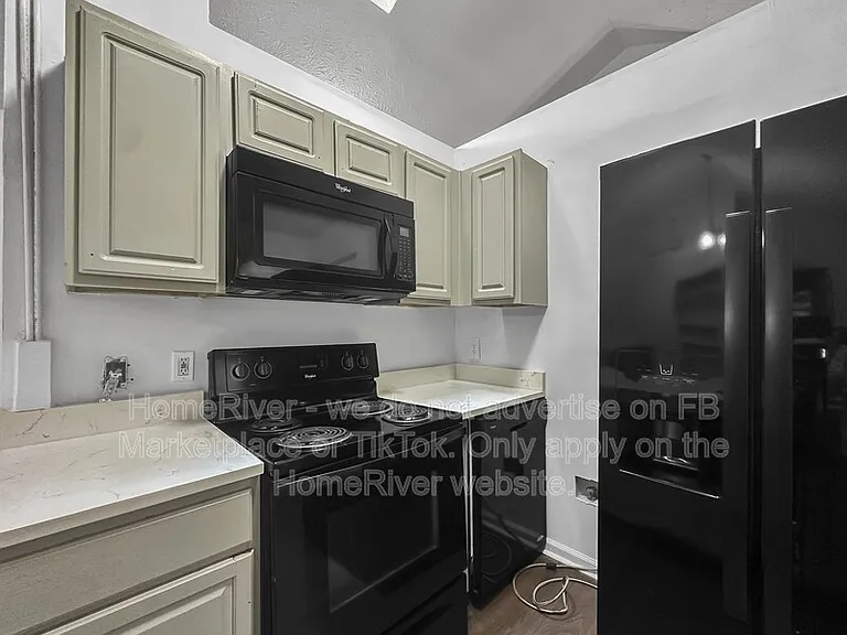 633 Sandys Ln SE — Photo 4