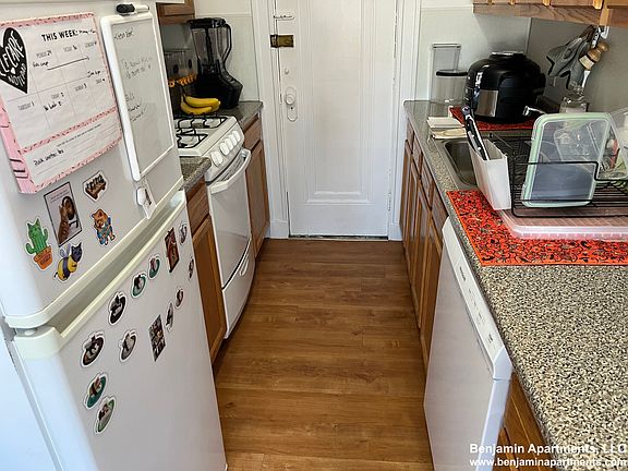 3rd image of 99 Brainerd Rd APT 20