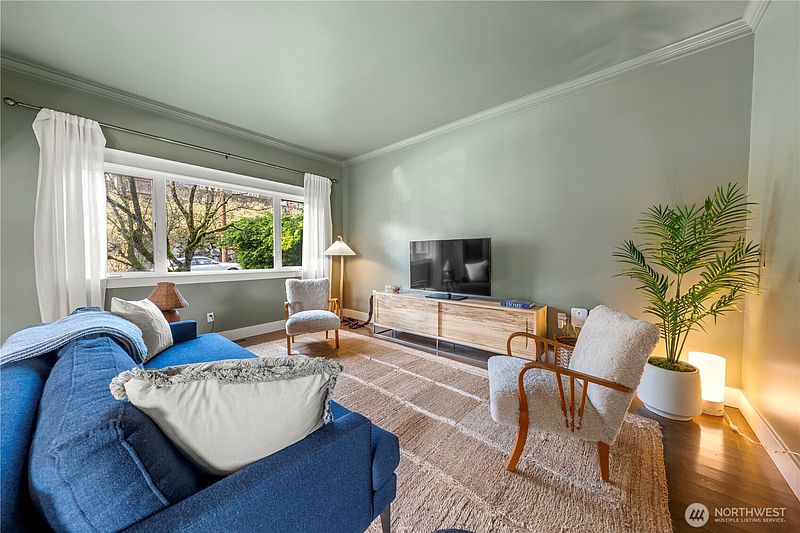 4th image of 4108 41st Avenue S