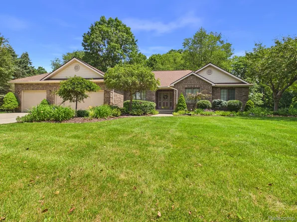 4133 Creeks Edge Dr, Metamora, MI 48455