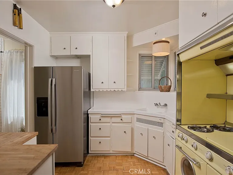 2121 N Screenland Dr — Photo 13
