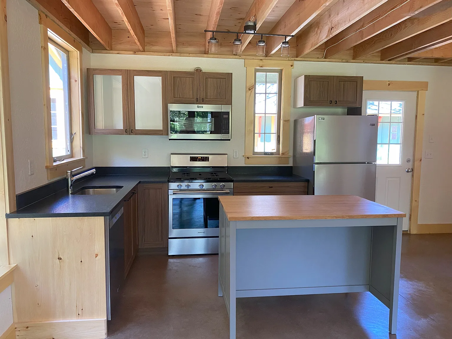 2 bed, 1175 sqft, $2,695 — Photo 4