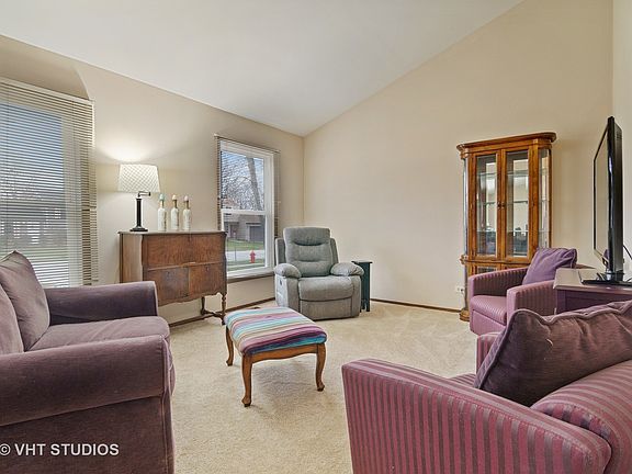 3rd image of 1326 Elm Dr