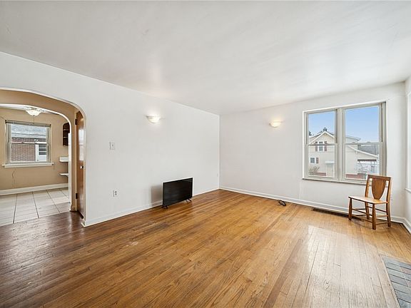 5th image of 2916 6th Ave