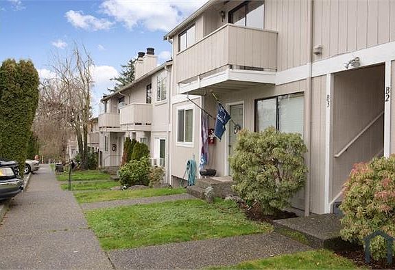 2nd image of 4109 196th St SW #B5