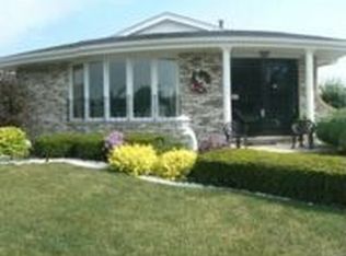 5732 W 102nd St, Oak Lawn, IL