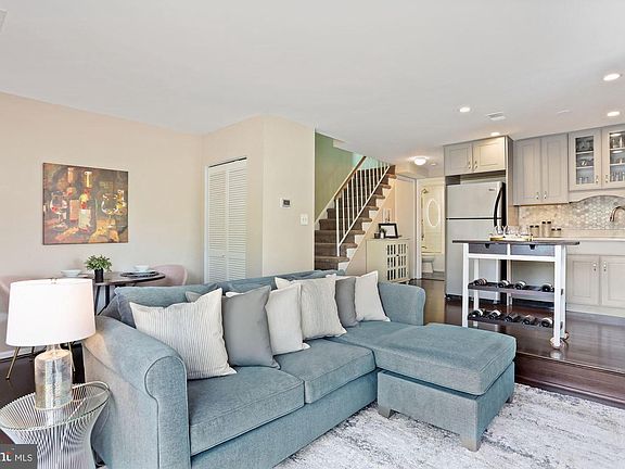 2nd image of 90 N Bedford St #90B