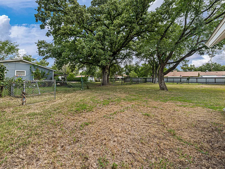 11700 N Oak St — Photo 46