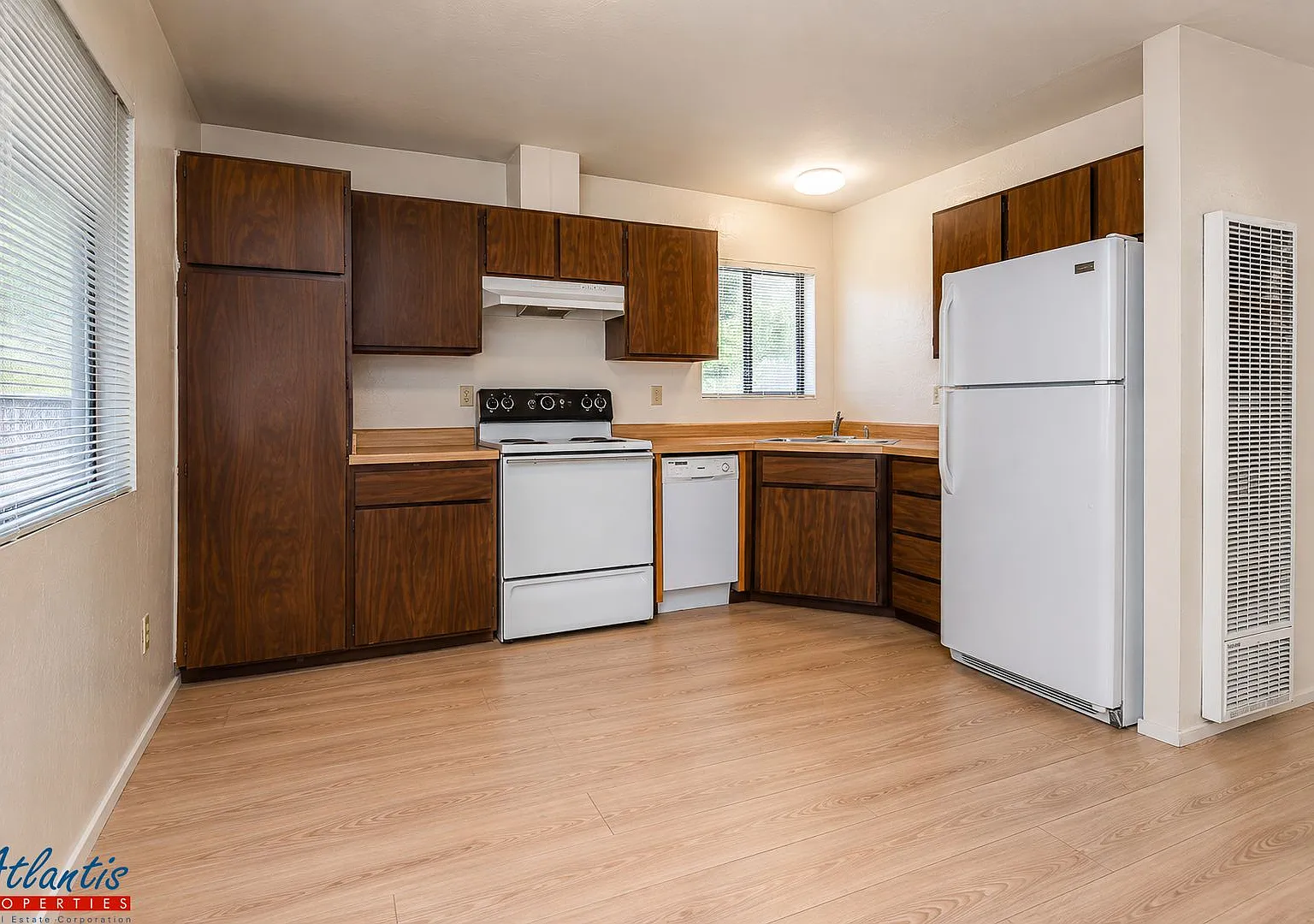 Bay Ave 414 — Photo 4