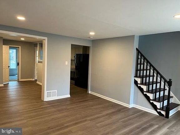 4th image of 3046 W Court Ave