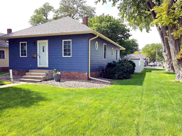 923 Blaine St, Holdrege, NE 68949