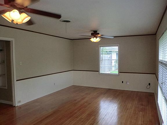 5th image of 525 Wisteria St