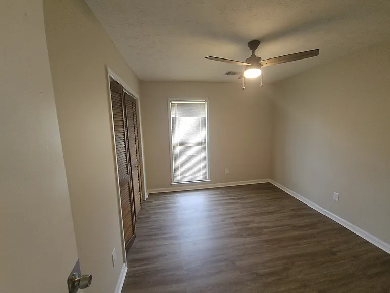 5727 Lexington Dr — Photo 27