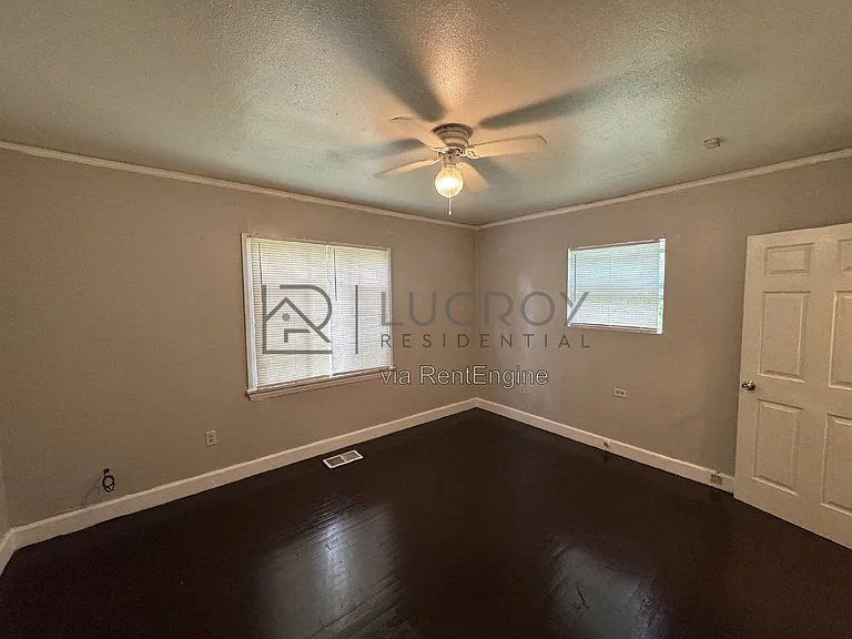 321 Naples Rd — Photo 16