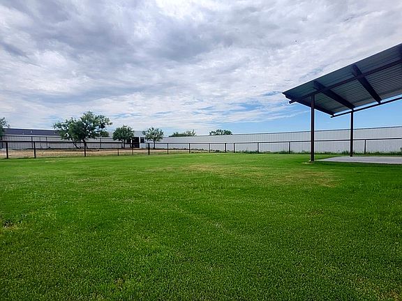 4th image of 8021 Leopard Ln