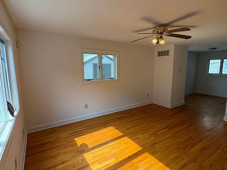 404 7th Ave — Photo 3