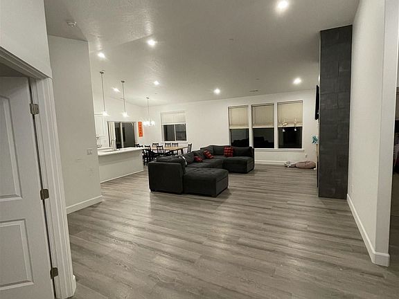 3rd image of 3610 Curtis Dr