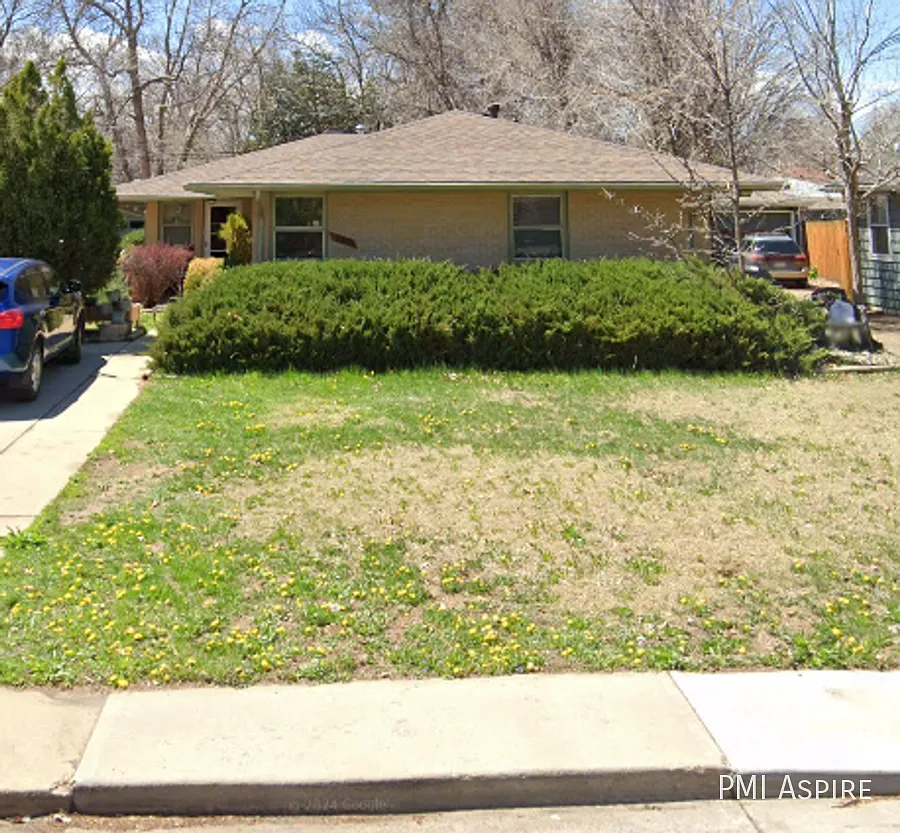 2 Bedroom 1 Bathroom Duplex in Longmont — Photo 1