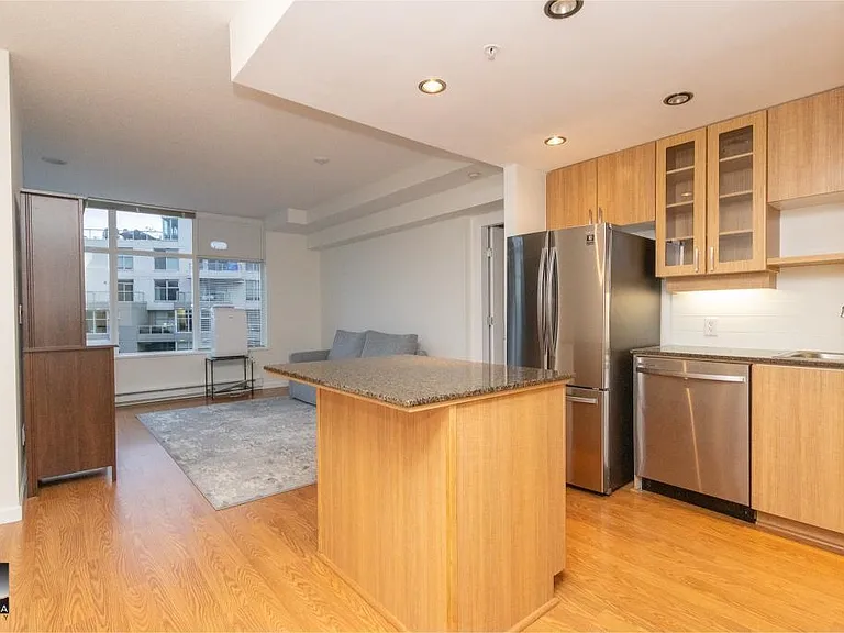 9232 University Cres #707 — Photo 8