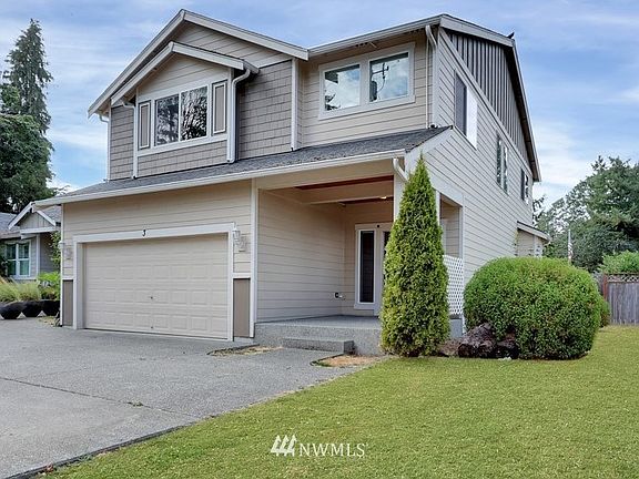 Another view of the front of the house. Nice side yard.