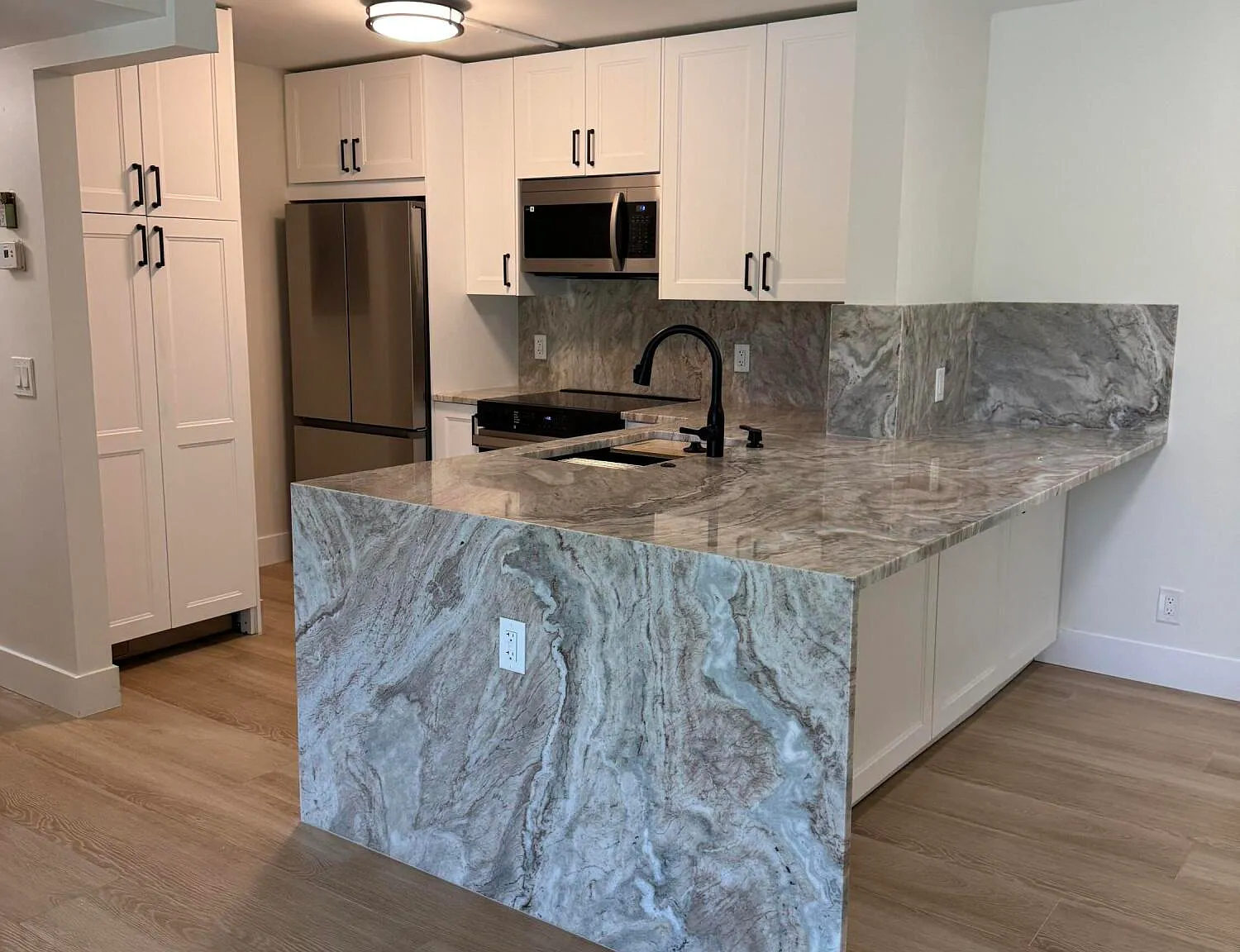 2 bed, 2.0 bath, 1005 sqft, $2,700 — Photo 2