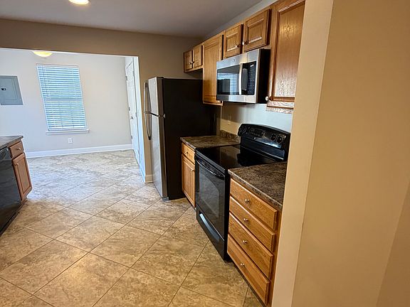 4th image of 823 Penny Ln #A