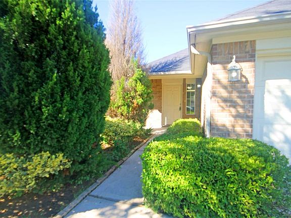 3rd image of 16350 Royal Fort Ln