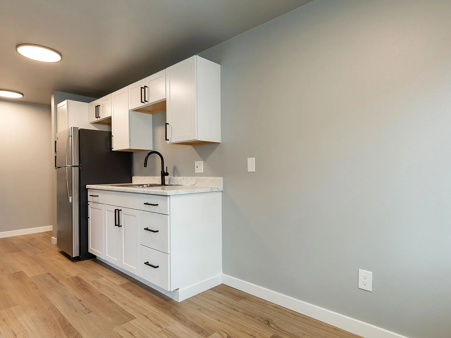 Eagle Court Apartments — Photo 2