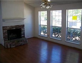 3rd image of 924 Ashmount Ln