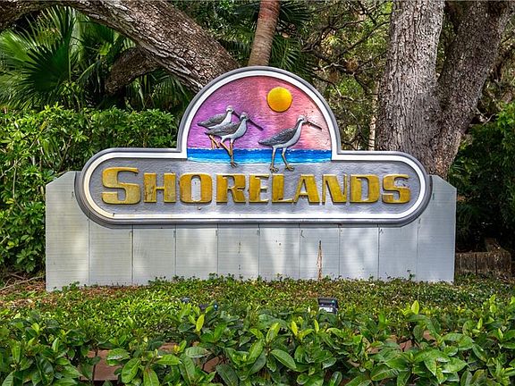 3rd image of 1556 Shorelands Dr E