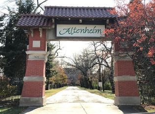 7820 Madison St APT 101, Forest Park, IL 60130