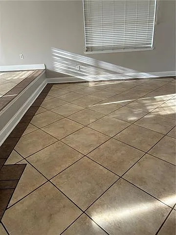 3 bed, 2.5 bath, 2100 sqft, $1,880 — Photo 3