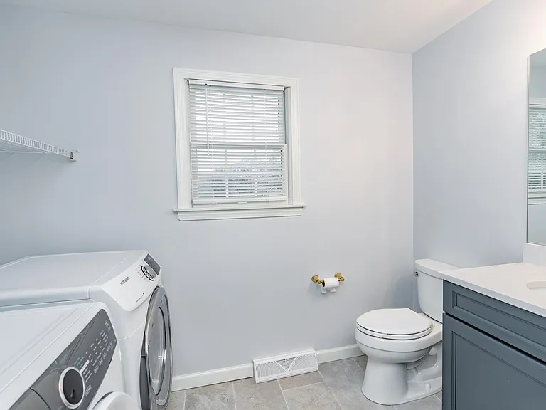 1241 Halladay Ave W — Photo 17