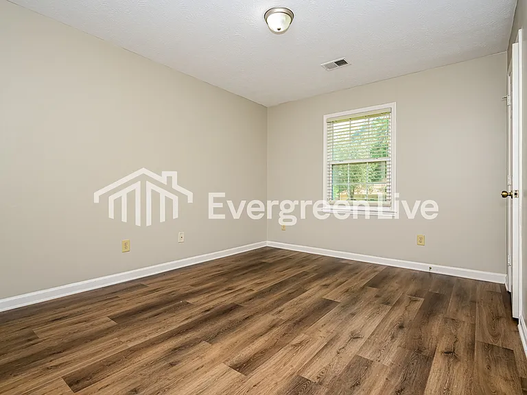 4312 Derbyshire Trce SE — Photo 13