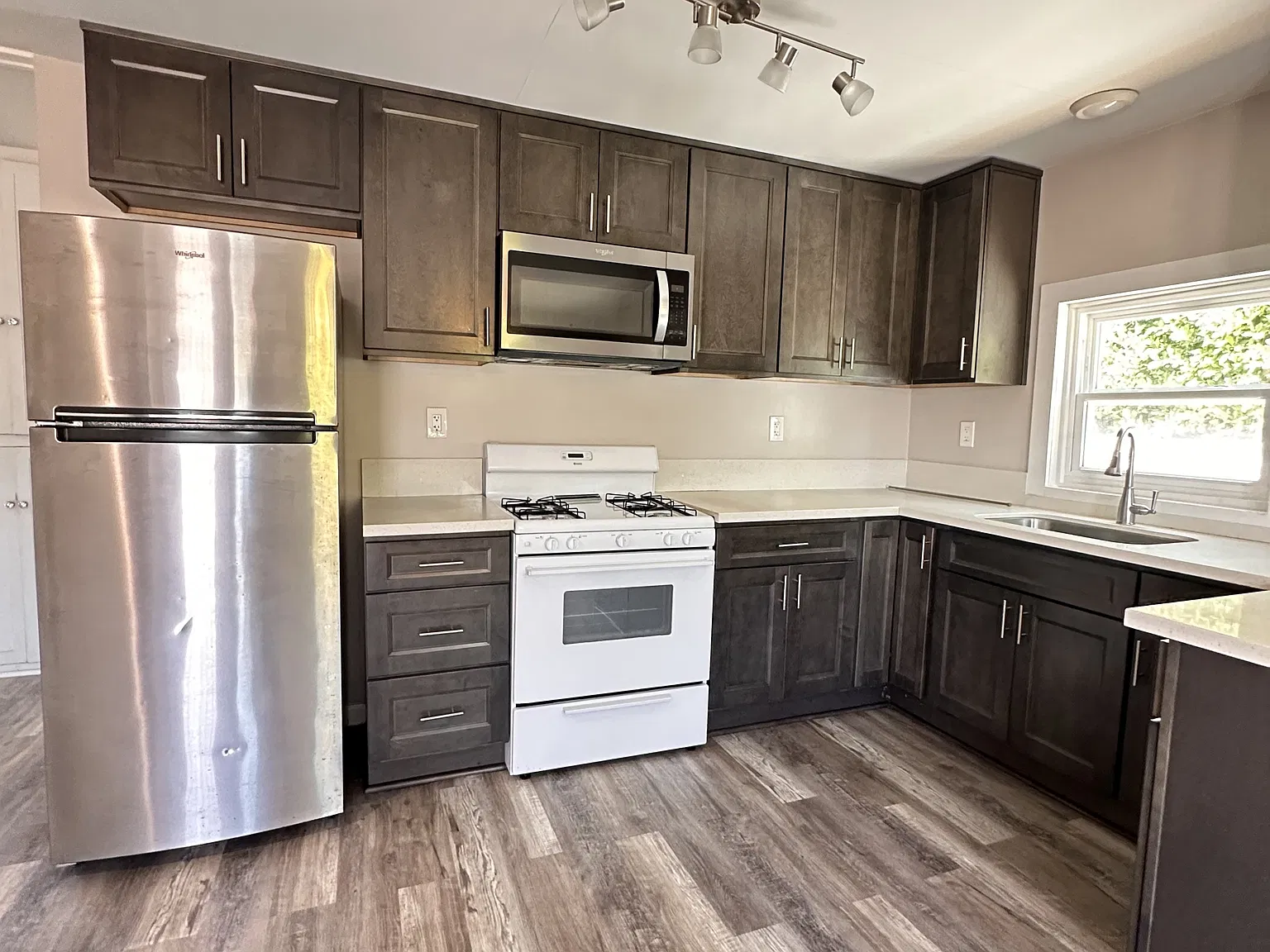 732 Twin Oaks Avenue - 1 — Photo 4