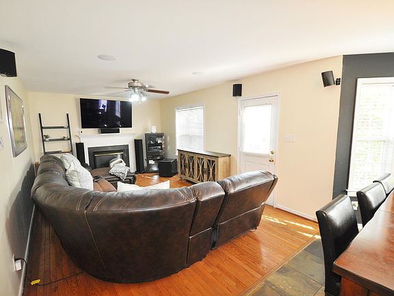 5th image of 6904 Staunton Ave