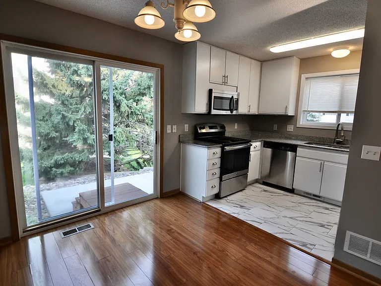 15511 Float Ln — Photo 5