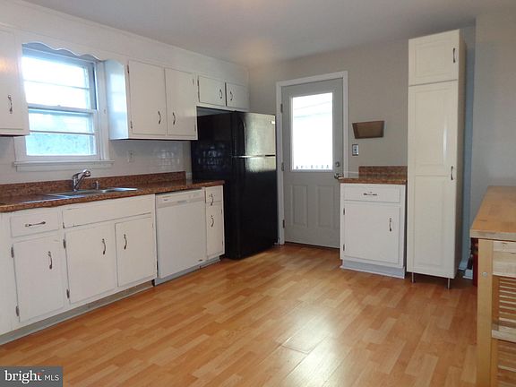 5th image of 130 E 8th Ave