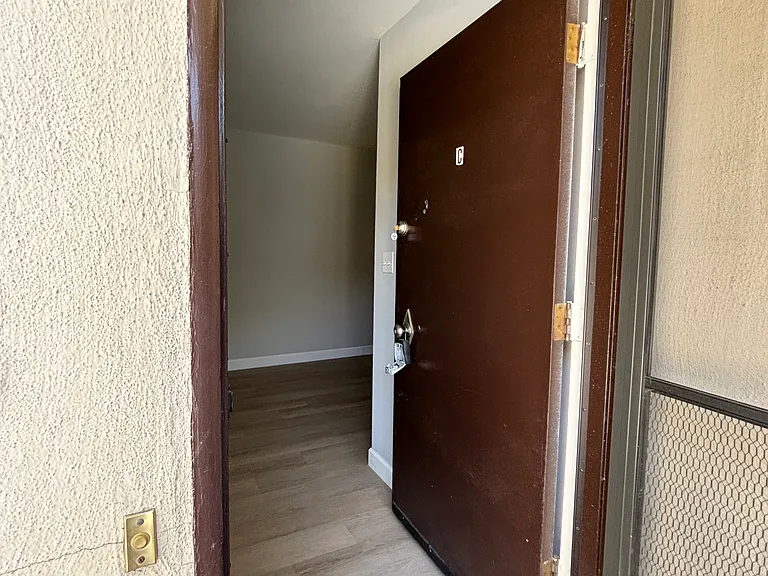 850 Roble Ave #C — Photo 4
