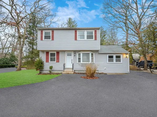 12 Barberry Lane, Middle Island, NY 11953