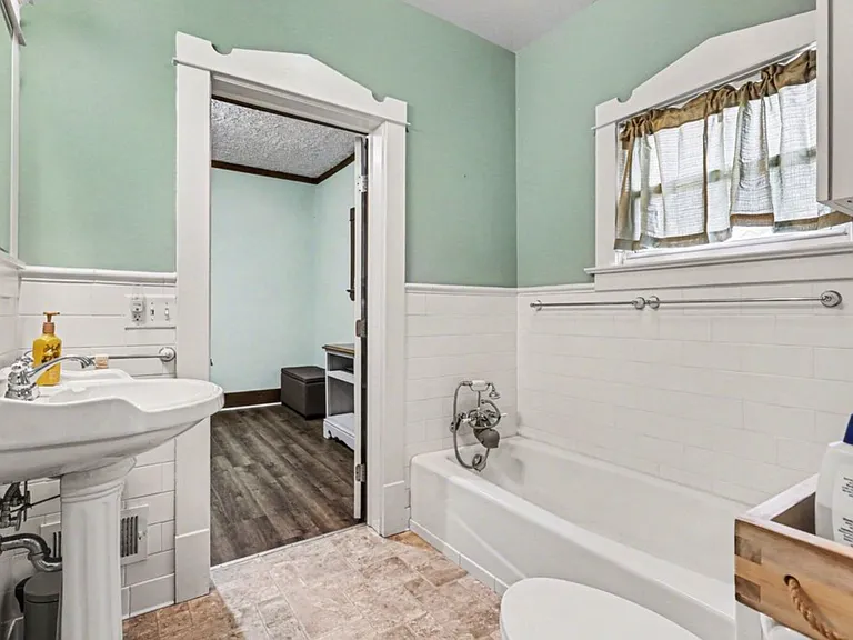 2520 Roys Ave SW — Photo 10